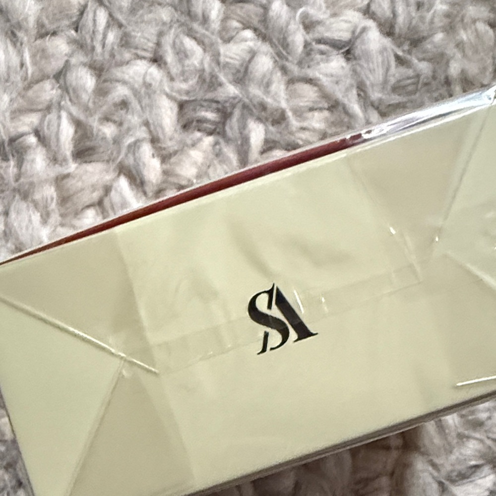 New Amaali sealed in box - Picture 4 of 4